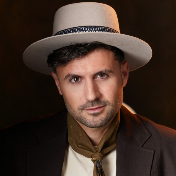 Adri&aacute;n Izquierdo