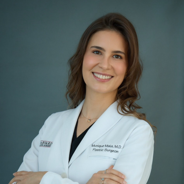 Dr. Munique Maia